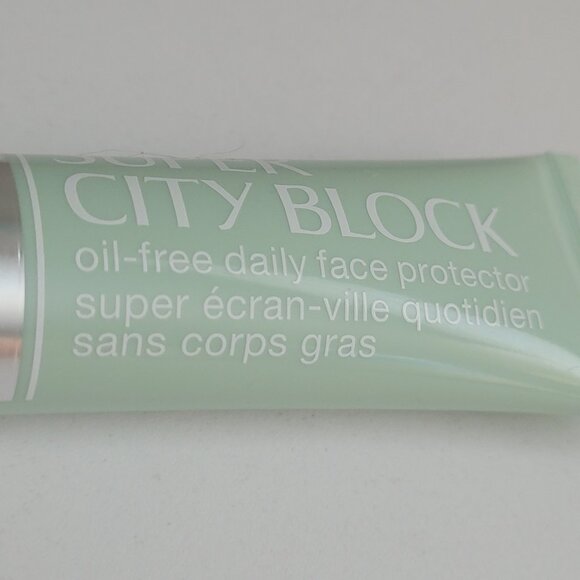 Clinique SUPER CITY BLOCK Oil-Free Face PROTECTOR SPF 40 Discontinued - Picture 4 of 8